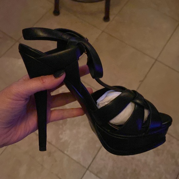 Pre-owned heels. Right size. - Picture 2 of 4